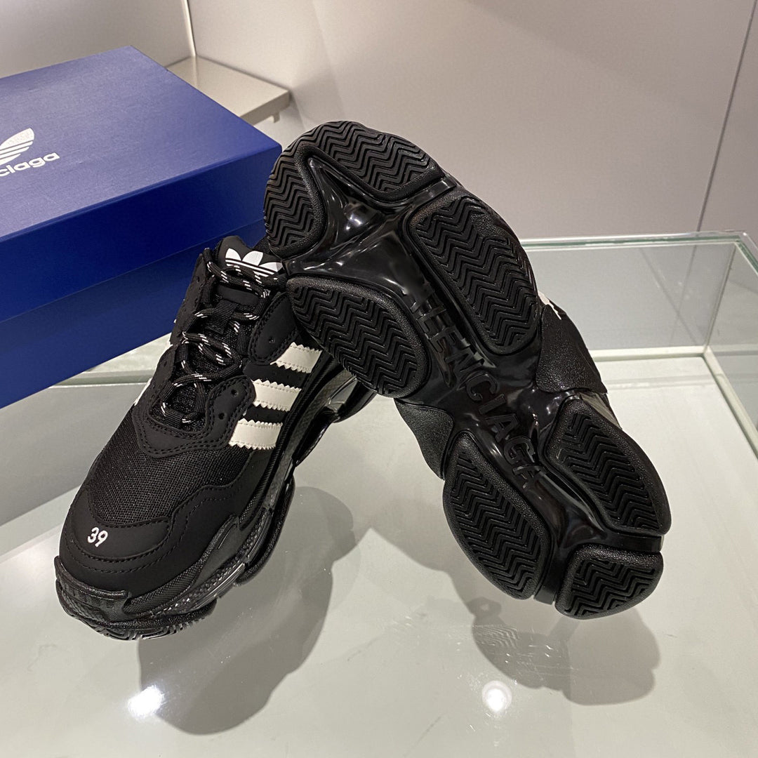Collaboration Couple's Style Shoe
