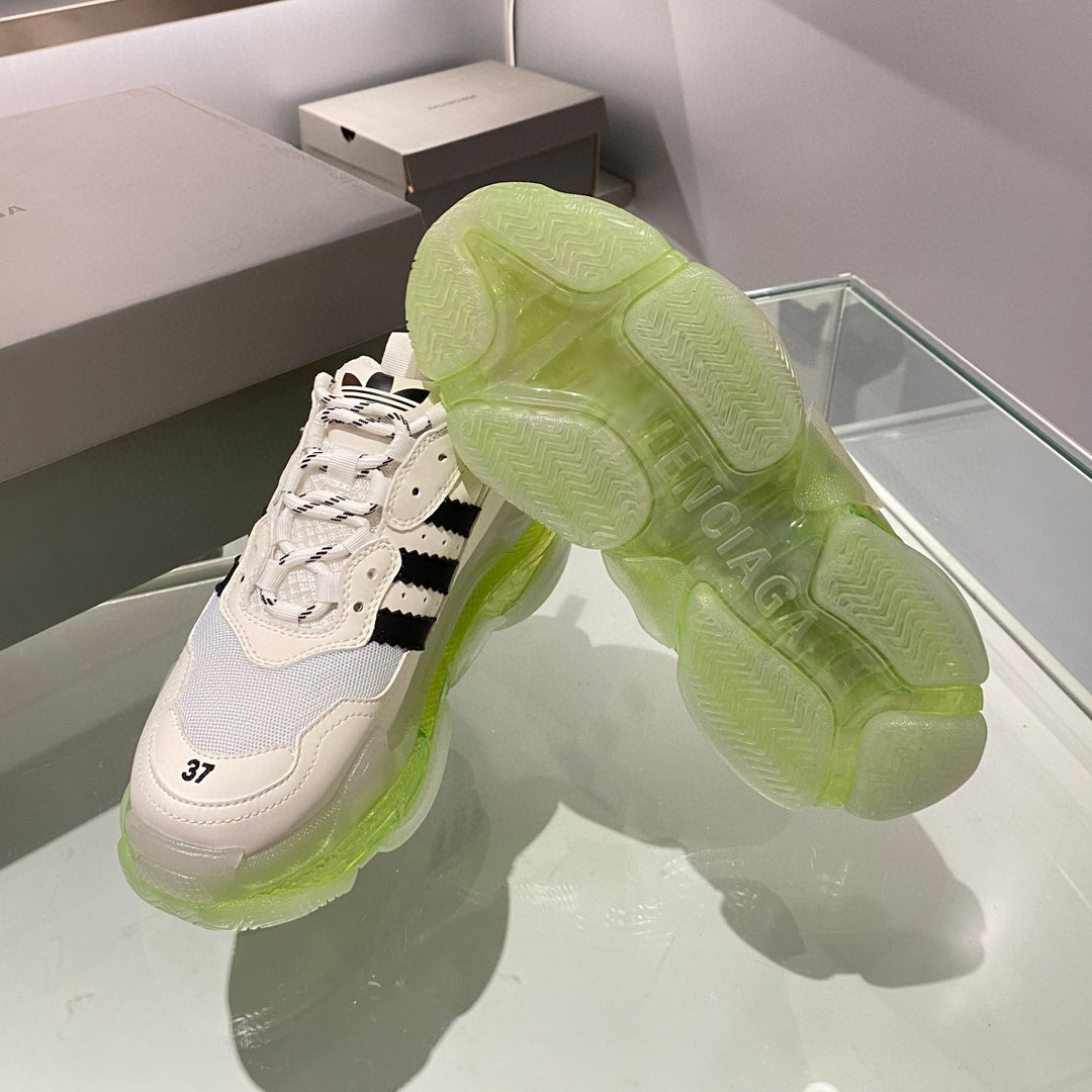 Collaboration Couple's Style Shoe